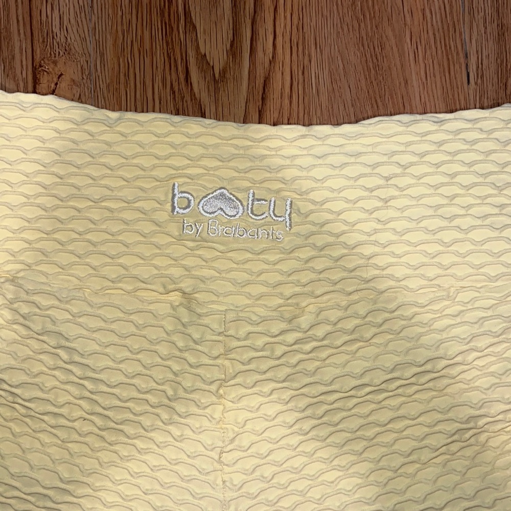 BOOTY BY BRABANTS BANANA CROP LEGGINGS!!!!